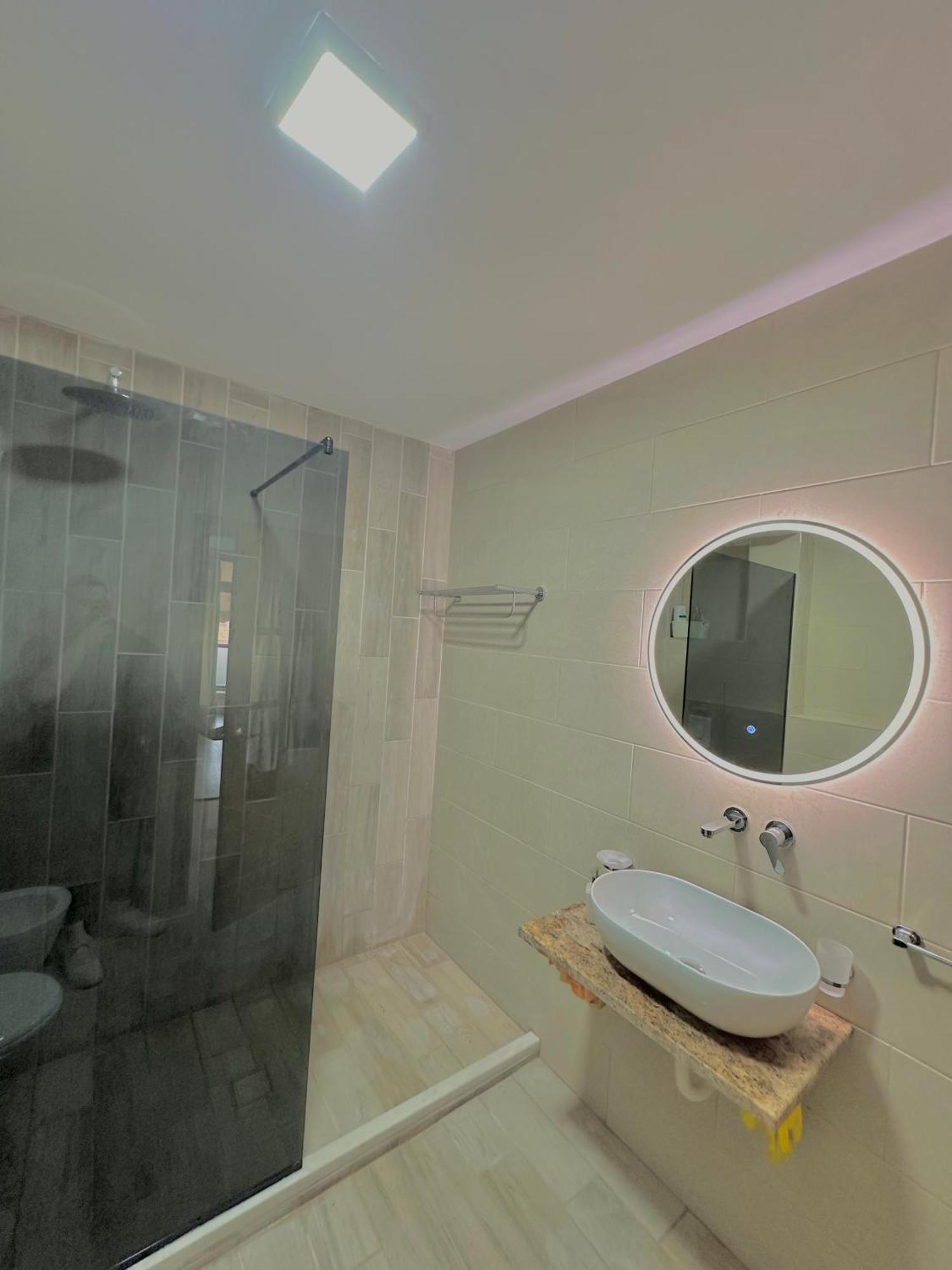 Central Inn Home Tirana Eksteriør billede